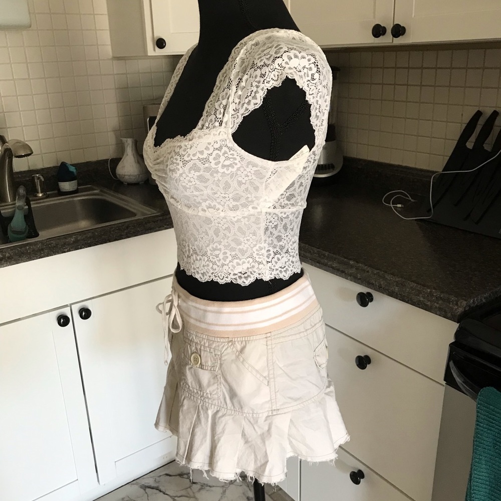 Y2k Abercrombie white lace milkmaid crop top 🍓🤍 - Picture 8 of 12